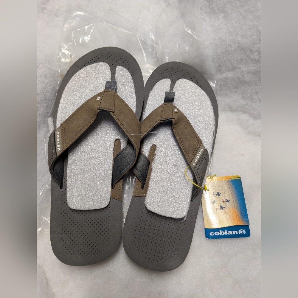 NWT New Mens Cobian Sandals Size 15. Box16